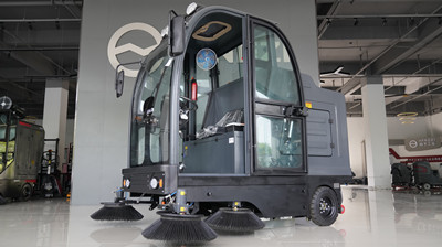 揚(yáng)子掃地機(jī)工廠車間清潔好幫手.jpg