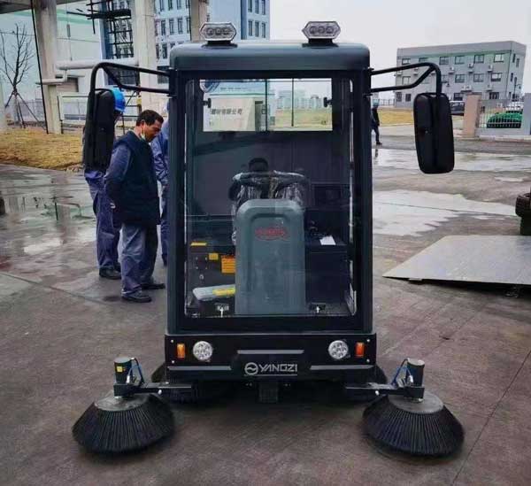 安徽揚子掃地車，全封閉式吸塵清掃